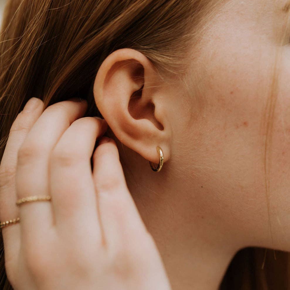 Olivia Essential Hoops: Silver / Medium (17 mm)
