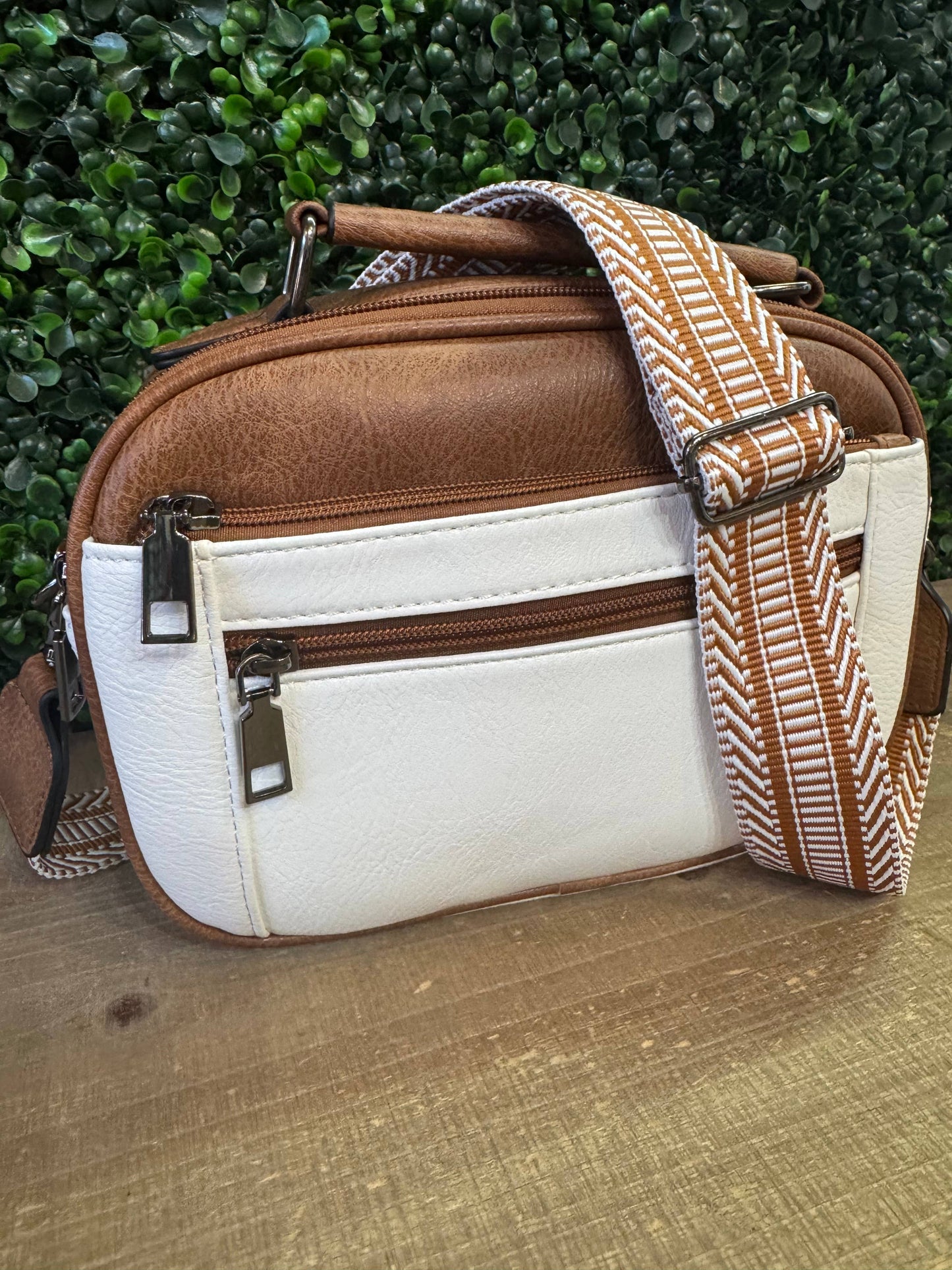 Ashlyn Crossbody: Black/White/Camel