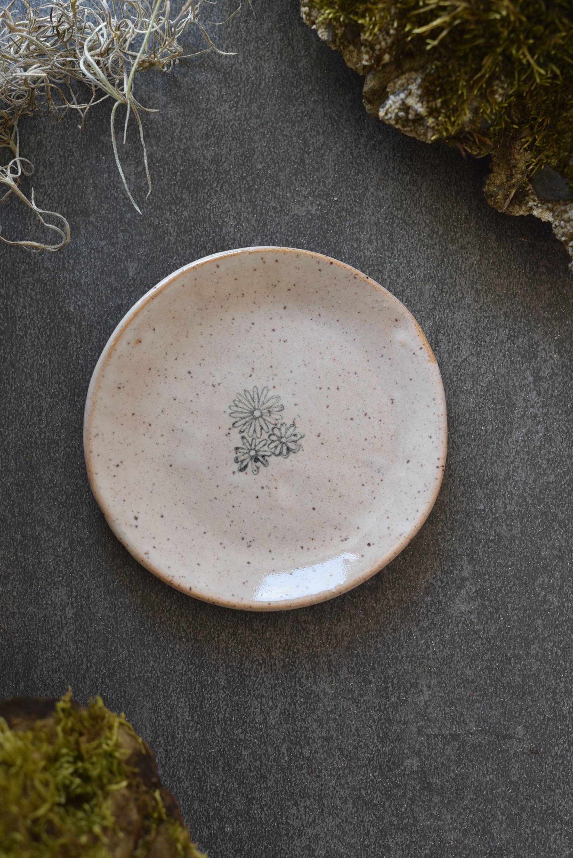 Mini Plate - Three Teeny Flowers – Merrick Mercantile