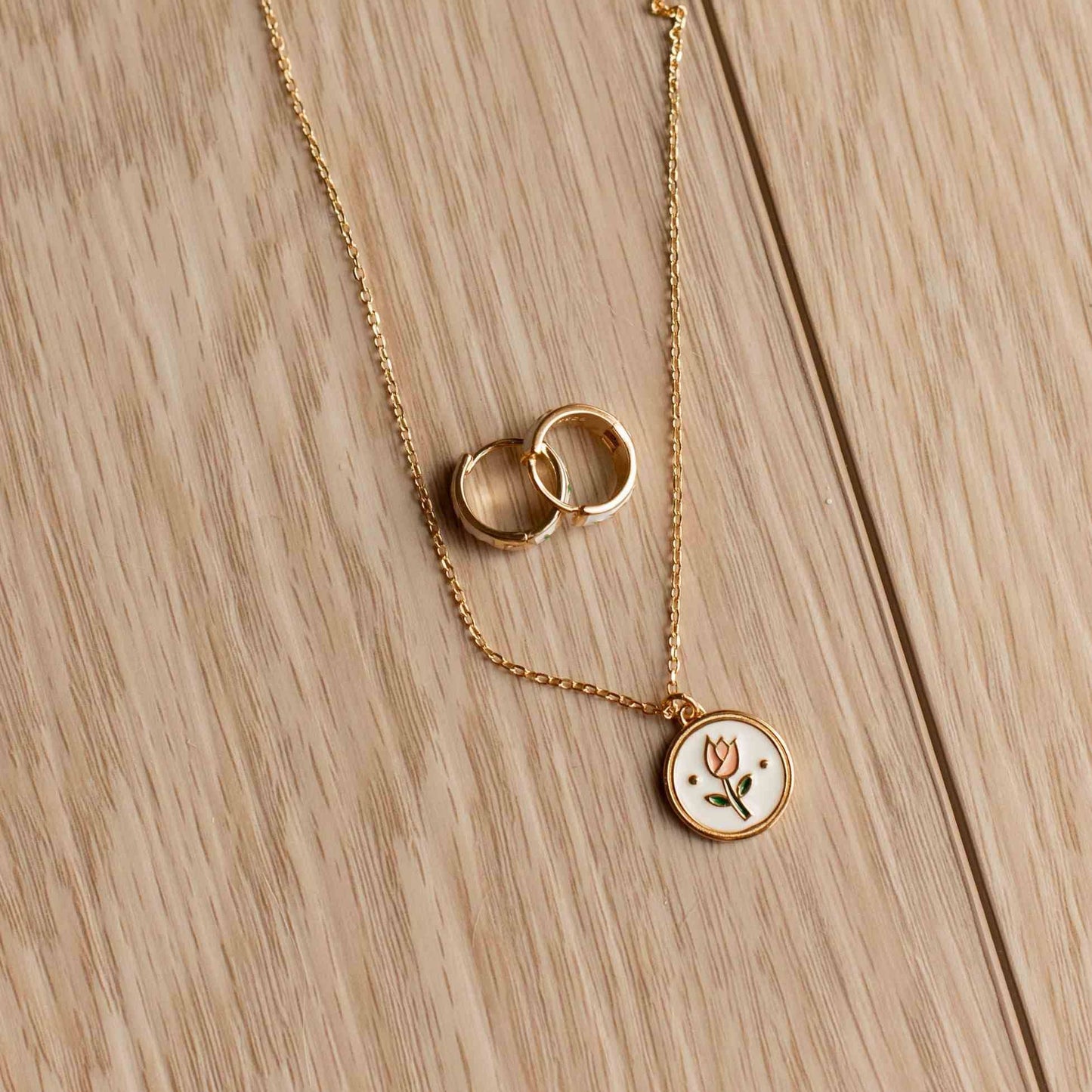 Eloise Tea Cup Necklace: Gold