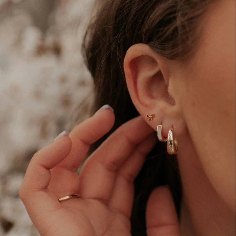 Bow Flat Back Studs: Silver