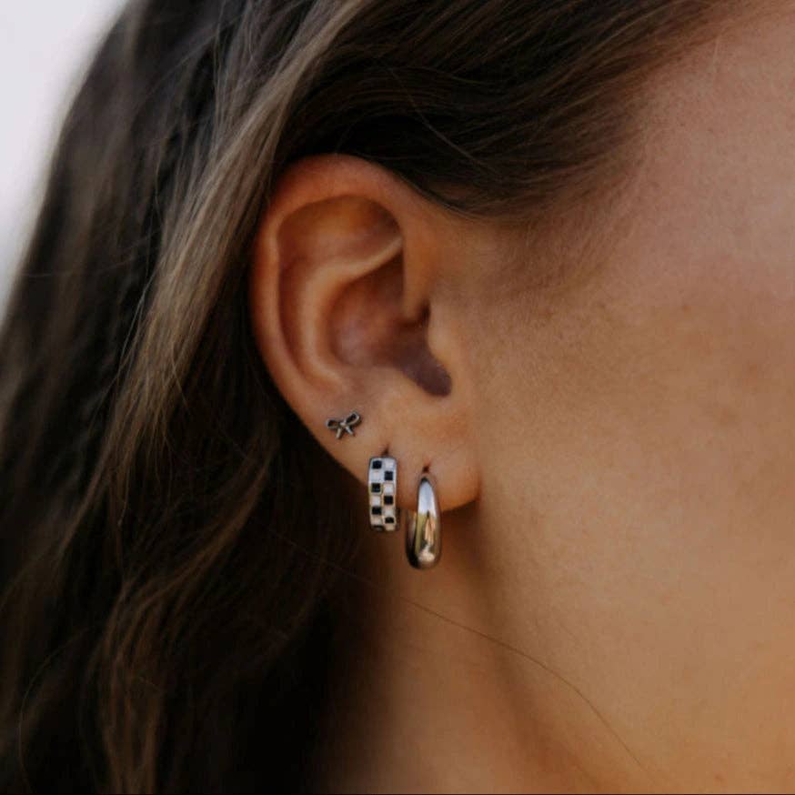 Bow Flat Back Studs: Silver