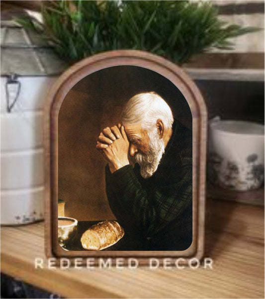 Arch Top Praying Man Framed Art : 6x8"