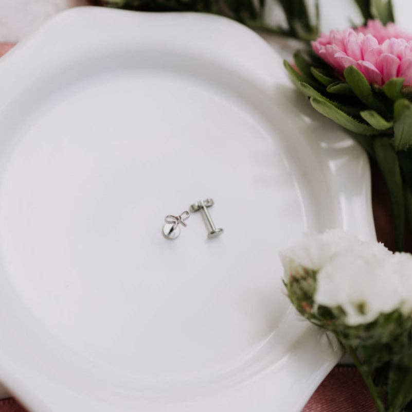 Bow Flat Back Studs: Silver