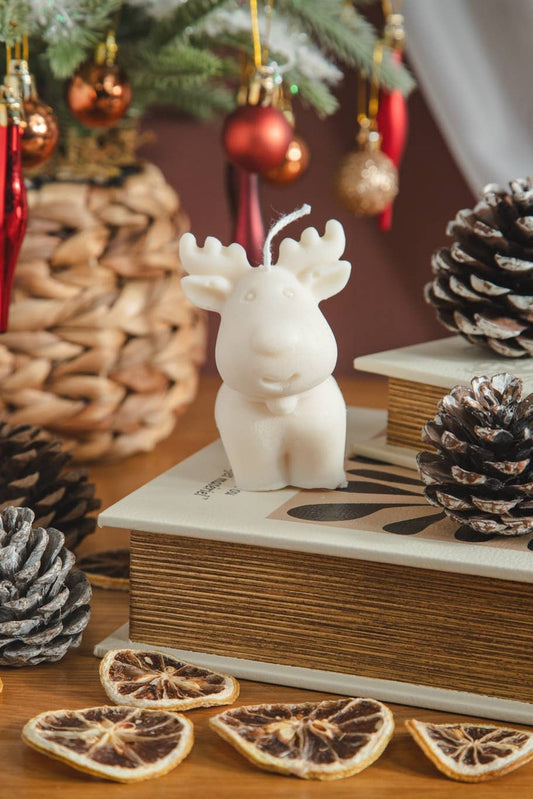 Chubby Deer Candle: Baked cinnamon bun